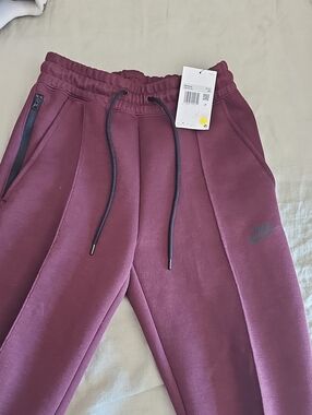 Nike Maroon Women's Jogger Track Pants with Drawstring